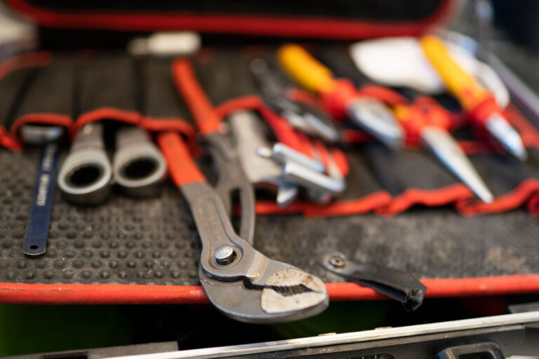 Detailaufnahme, Handwerkszeug eines Installateurs - Installationstechnik Wild - Mattersburg
